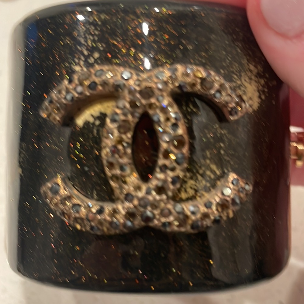 Authentic Chanel cuff - Picture 10 of 12